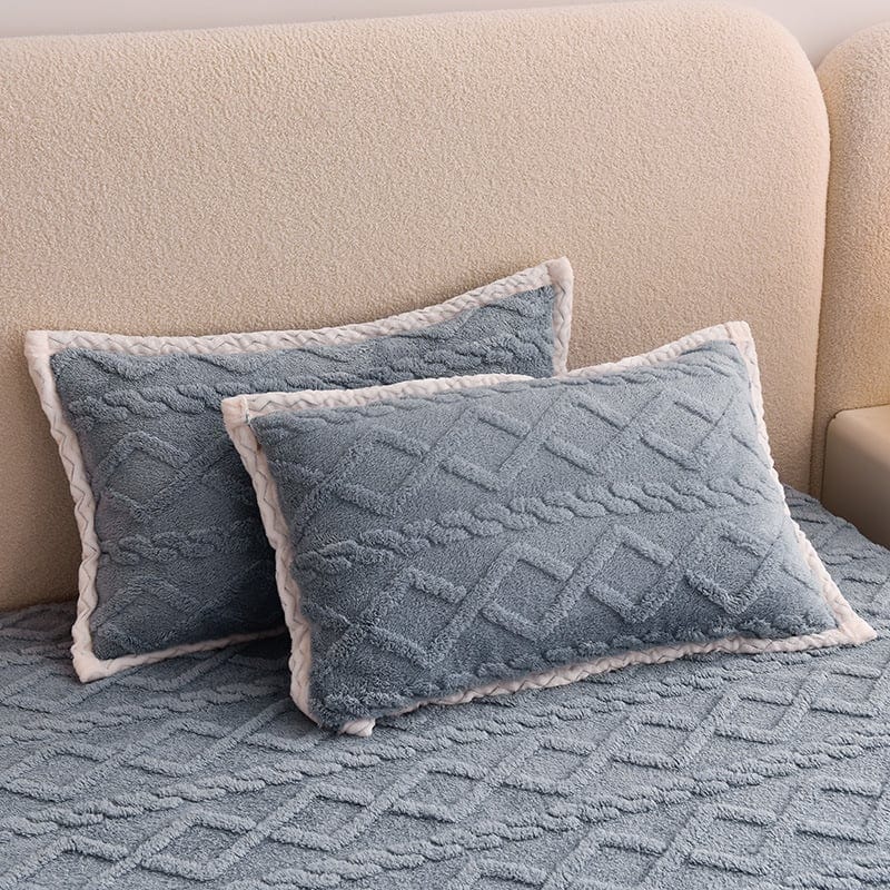 Couvre-lit Élastique Doux et Protecteur avec Paire de taies d'oreiller offerte